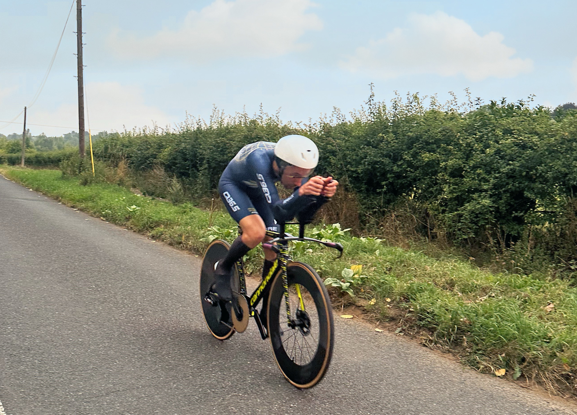 Action shot of author Aaron Borrill riding the Scribe Tempus Disc/100 wheelset in a time trial race