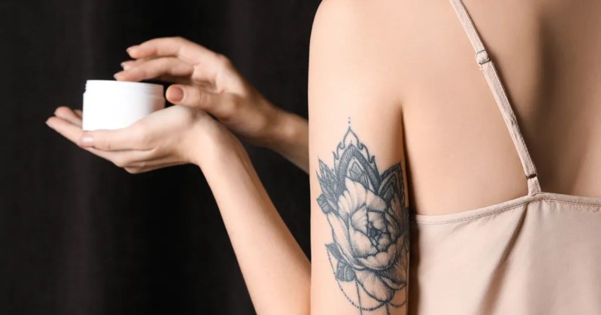 Après des années passées à dissimuler mes tatouages et à uniformiser mon teint, je peux honnêtement dire que ce sont les 8 meilleures formules de maquillage pour le corps.