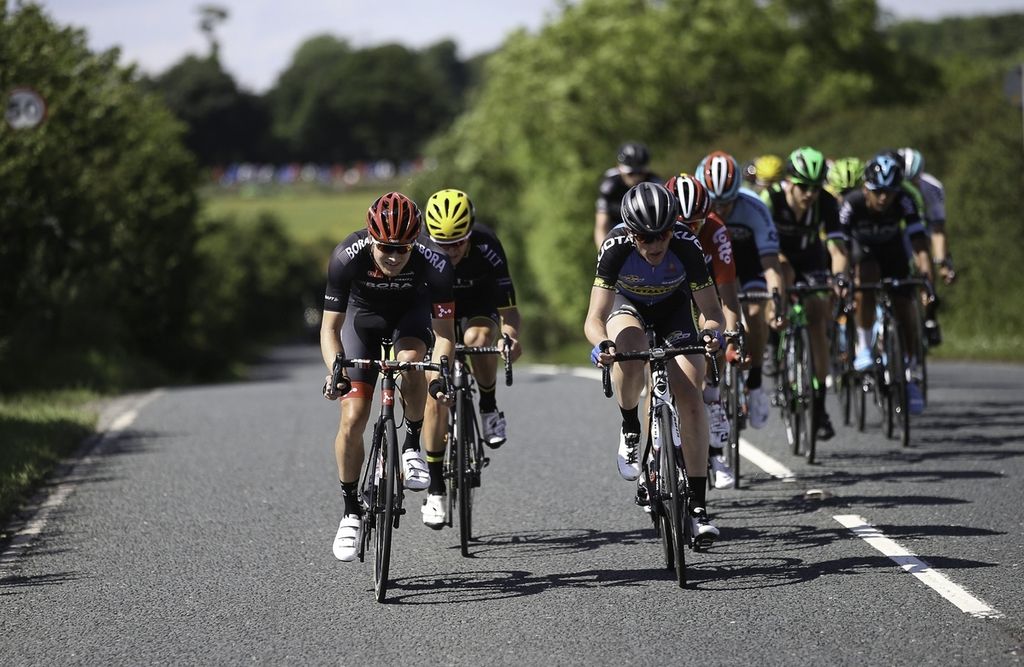 Scott Thwaites (Bora&ndash;Argon 18) at the front of affairs