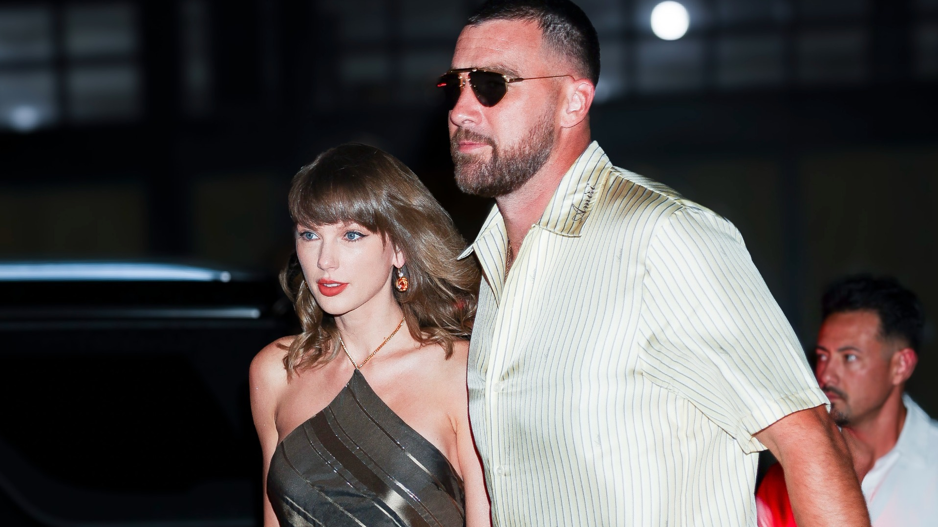 Taylor Swift's take on the stripe trend featured a date night-worthy fall color combination 
