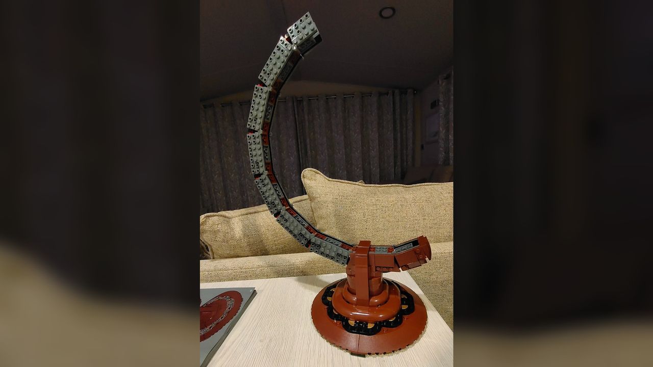 Lego Ideas The Globe 21332 - Globe frame.