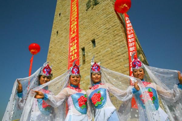 Traditional dancer at the starting place