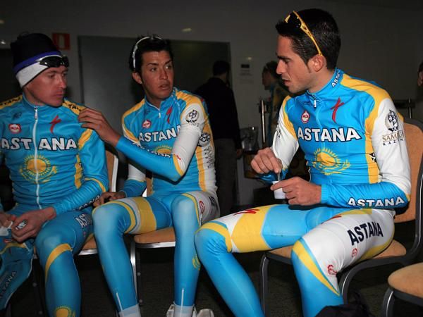 New Astana team member Mirko Selvaggi, center, chats with Alberto Contador.