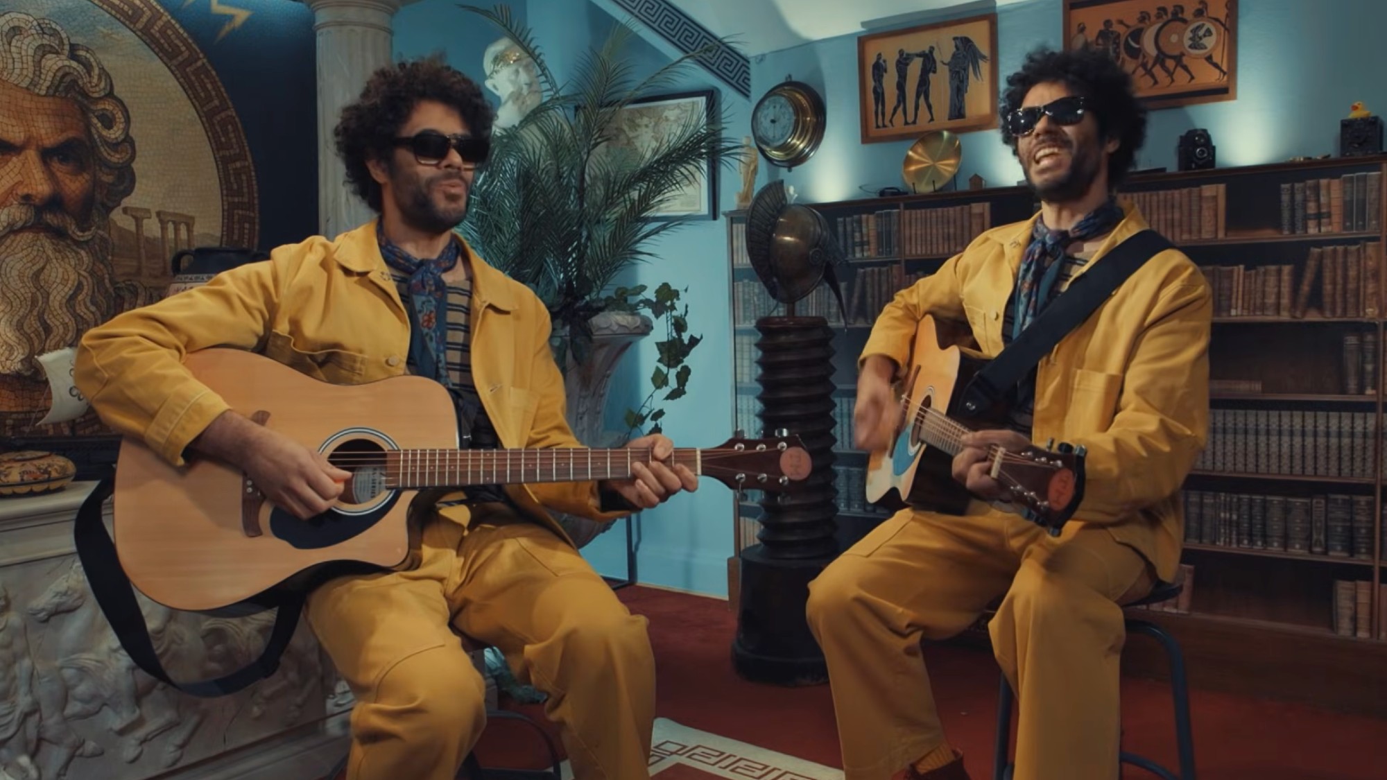 Richard Ayoade singing in the Season 22 premiere of Taskmaster