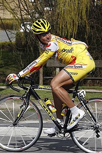 Carlos Zarate (Saunier Duval) was one of the early attackers