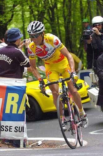Gilberto Simoni (Saunier Duval) works hard for that last spurt on his way to 7th on today's stage