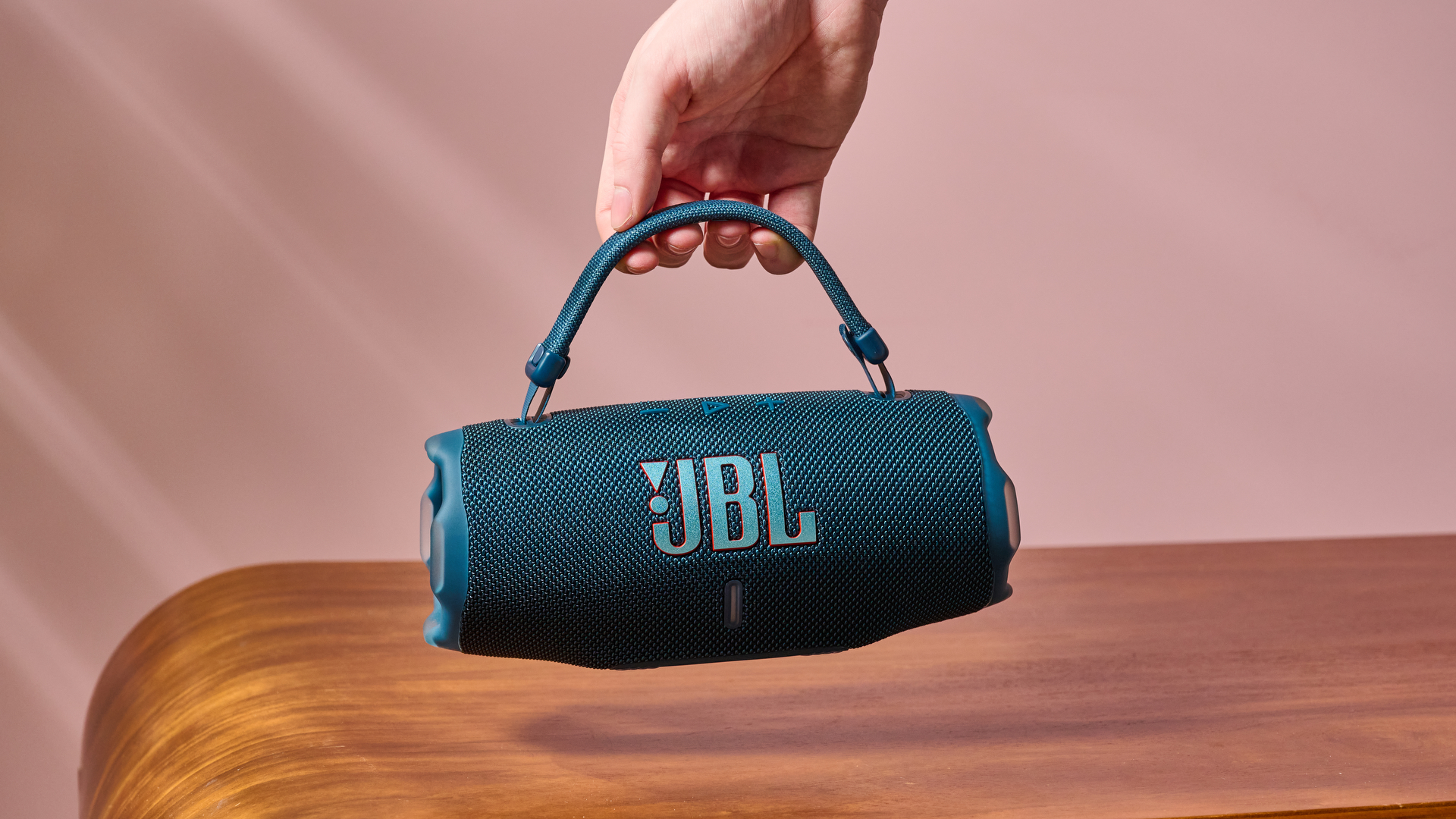 Man holding JBL Charge 6