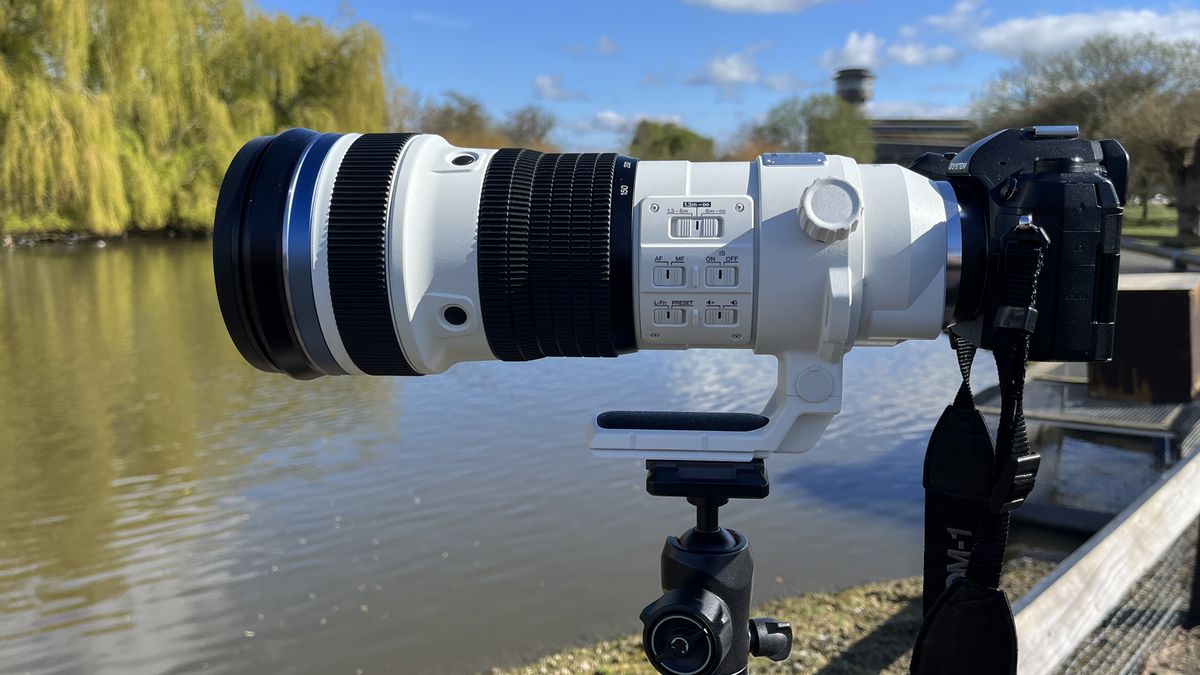 Mike Harris holding OM System M.Zuiko 150-400mm f/4.5 TC1.25x IS PRO at Slimbridge Wetland Centre