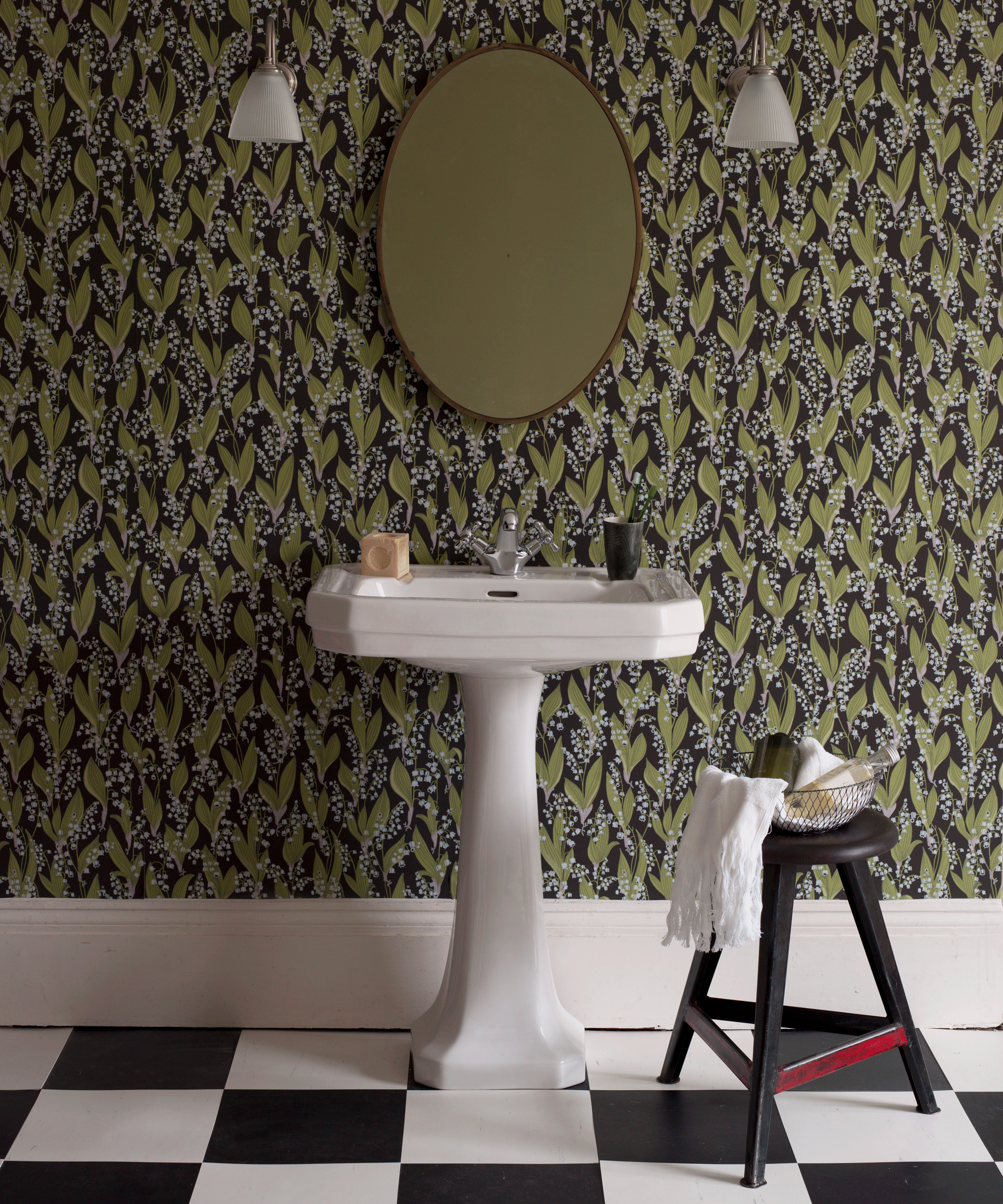 Bathroom with monochrome vinyl flooring and patterned wallpaper