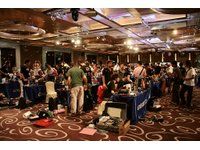 Before the contest, the participating players were preparing for the overclocking competition in the contest area.