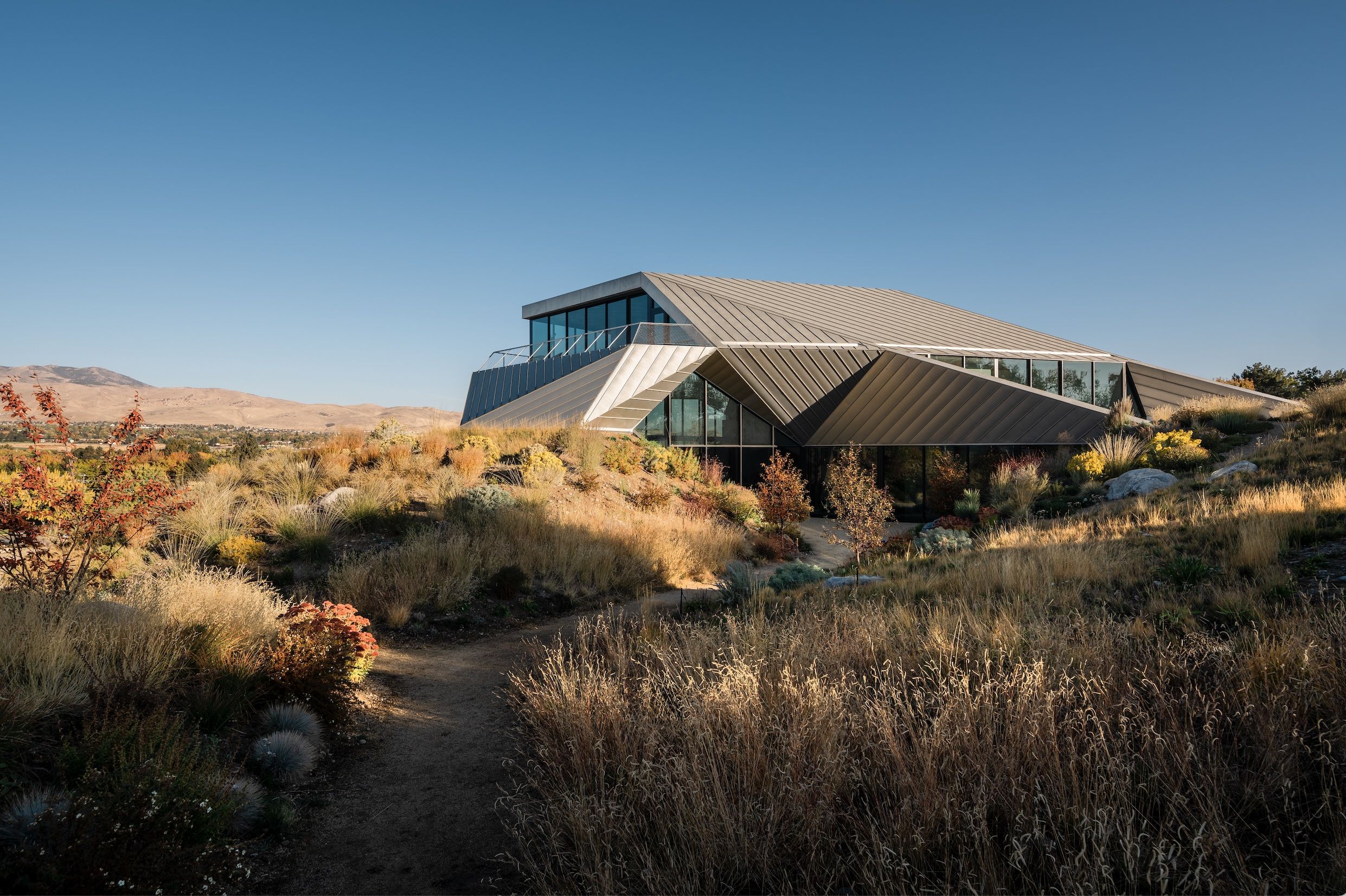 wallpaper.com - Ellie Stathaki - Dreaming of the desert? This book has you covered, from modernist to adobe architecture