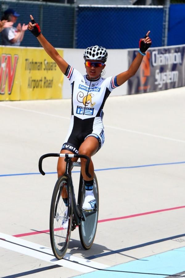 17-18 Women 7k Points Race, Coryn Rivera takes the win and the Stars and Stripes jersey