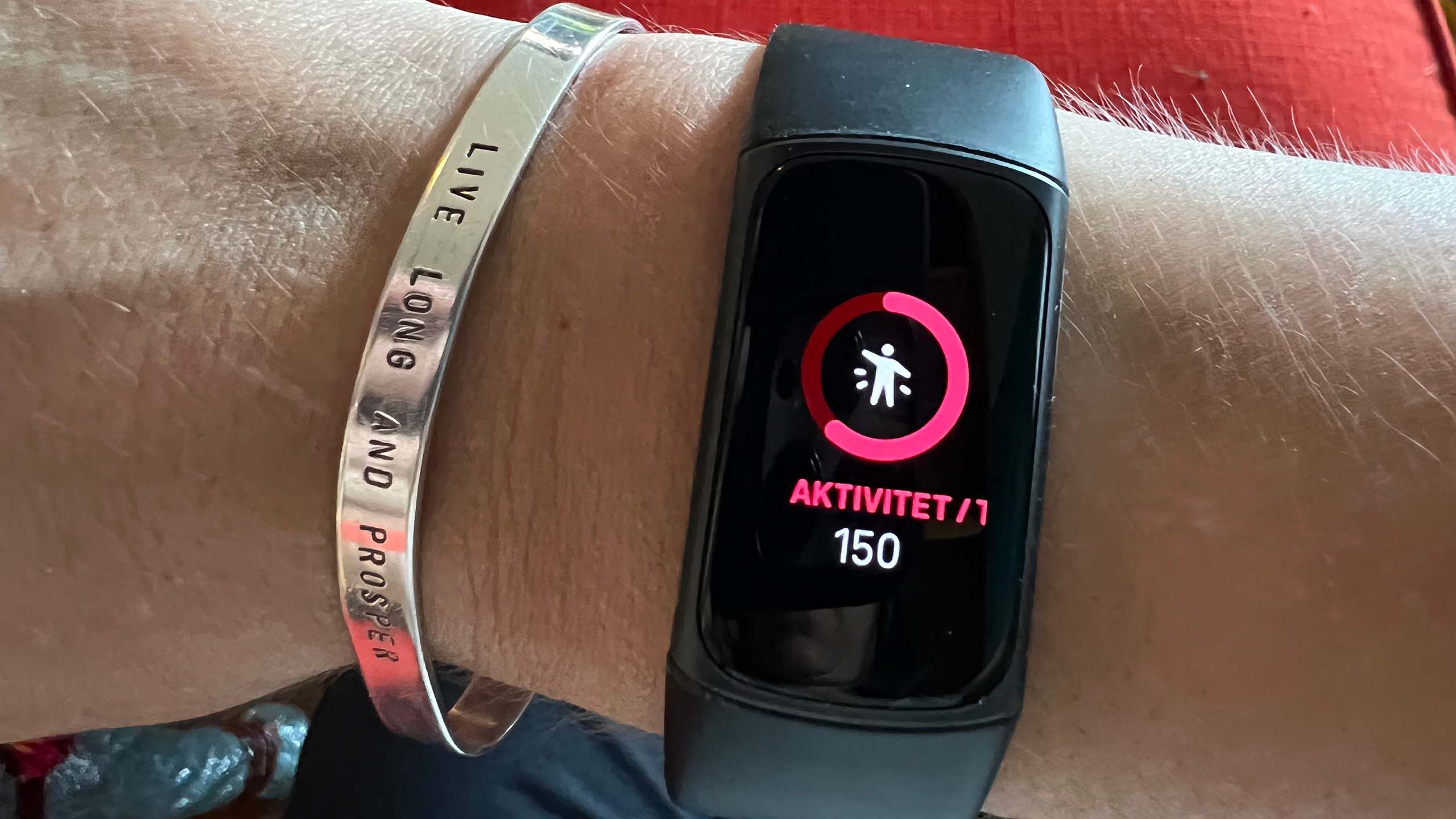 Fitbit Charge 5 visar antal aktiva dagar den här veckan.