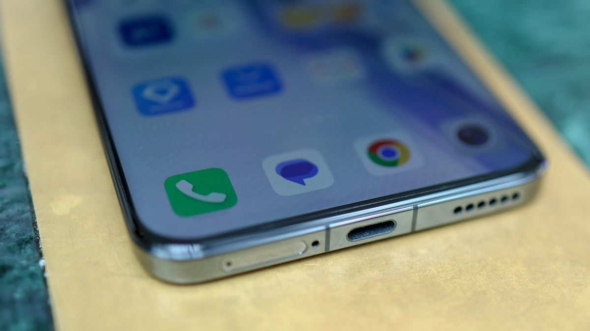 A photo of the Honor Magic 5 Pro