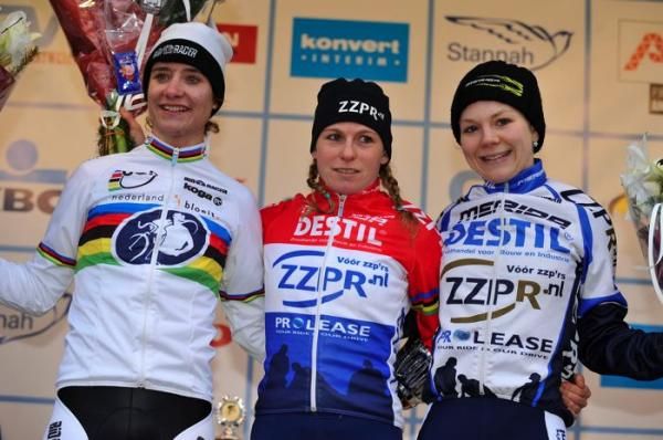 The elite women's podium: Marianne Vos, 2nd; Daphny Van Den Brand, 1st; Sanne van Paassen, 3rd.