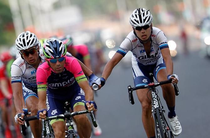 Lampre-Merida at the front of the field
