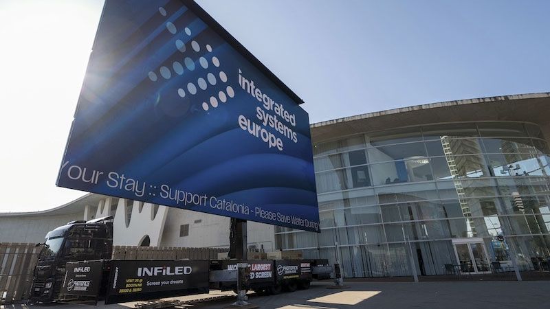 Spain’s DigitalAV Magazine photographed the Jumbo162 outside the ISE 2025 venue