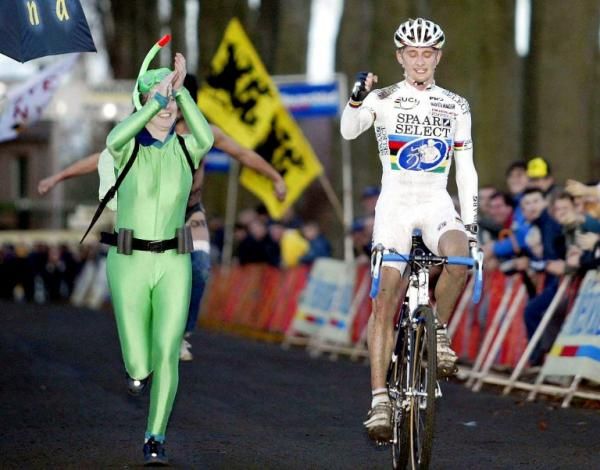 In Asper Gavere, 2003, then-world champion Bart Wellens was chased by costumed fans