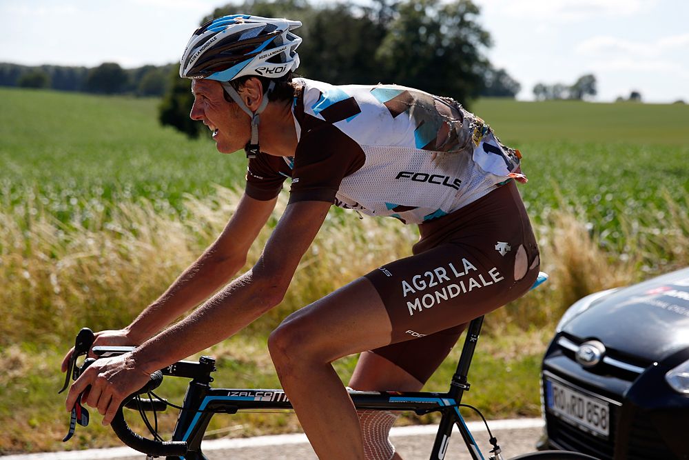 Johan Vansummeren (AG2R La Mondiale) had his kit torn open