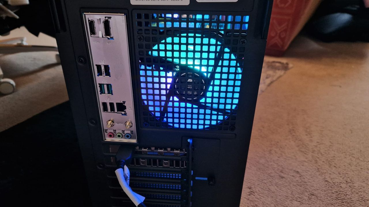 iBUYPOWER Slate 8MP 003's rear IO ports