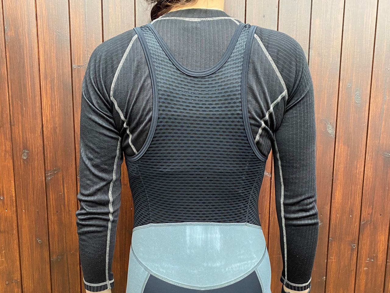 Mesh upper rear