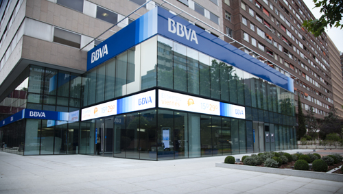 BBVA Flagship Features Spain&#039;s Largest LED Display