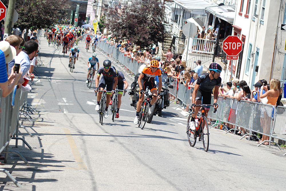 The breakaway gets caught on the penultimate lap