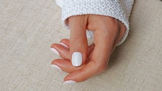 Nail trends 2023 - white manicure