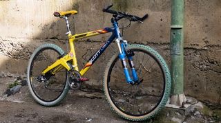 This 1999 Scott Endorphin World Cup is a showcase of some of the most... memorable mountain bike tech from the late nineties