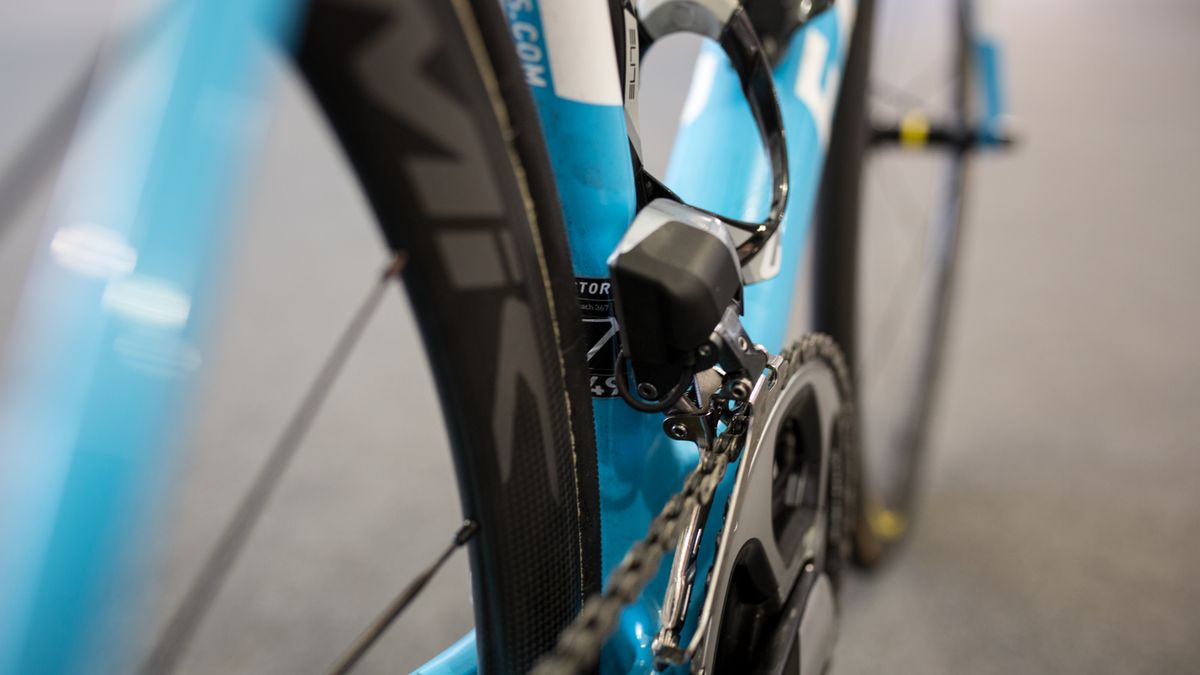 The Di2 front derailleur