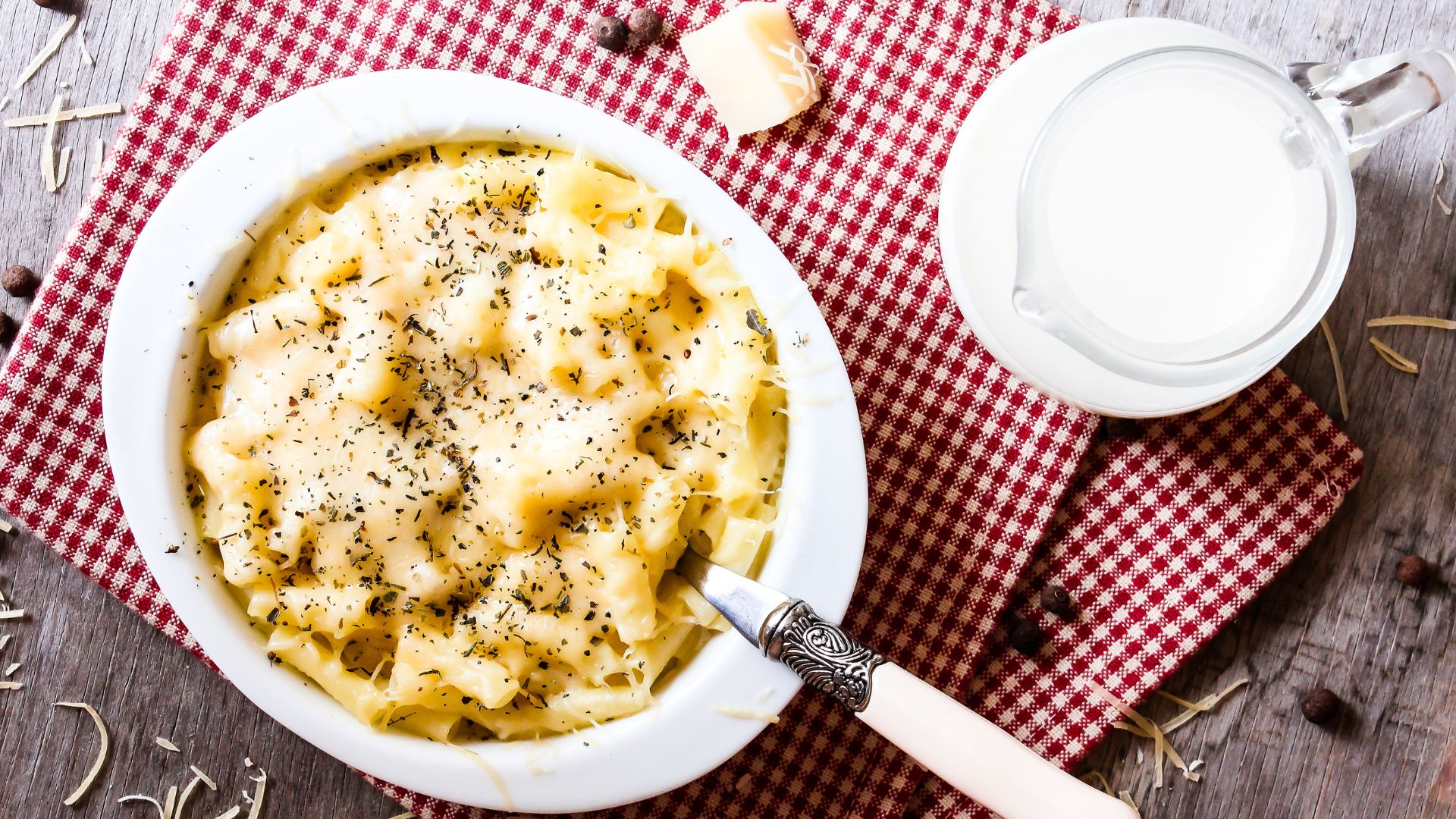 Dish of macaroni cheese