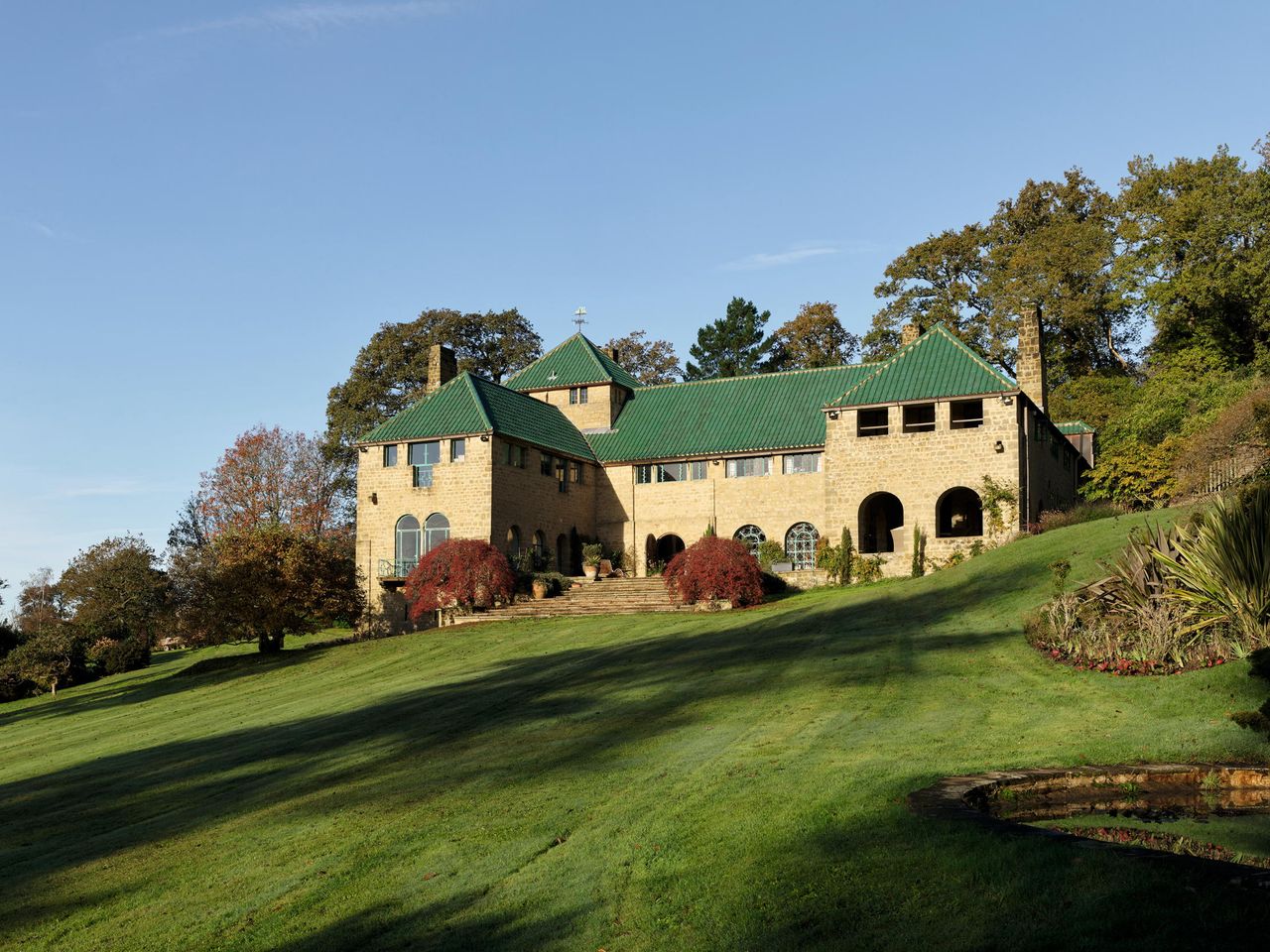 Fig 1: Marylands, built by Oliver Hill after he had visited Spain, links inspiration from his travels with the influence of his mentor, Lutyens. Marylands, Surrey.