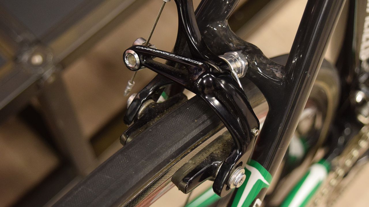 A look at the Campagnolo Record Skeleton brakes on Boonen's 2007 Tarmac