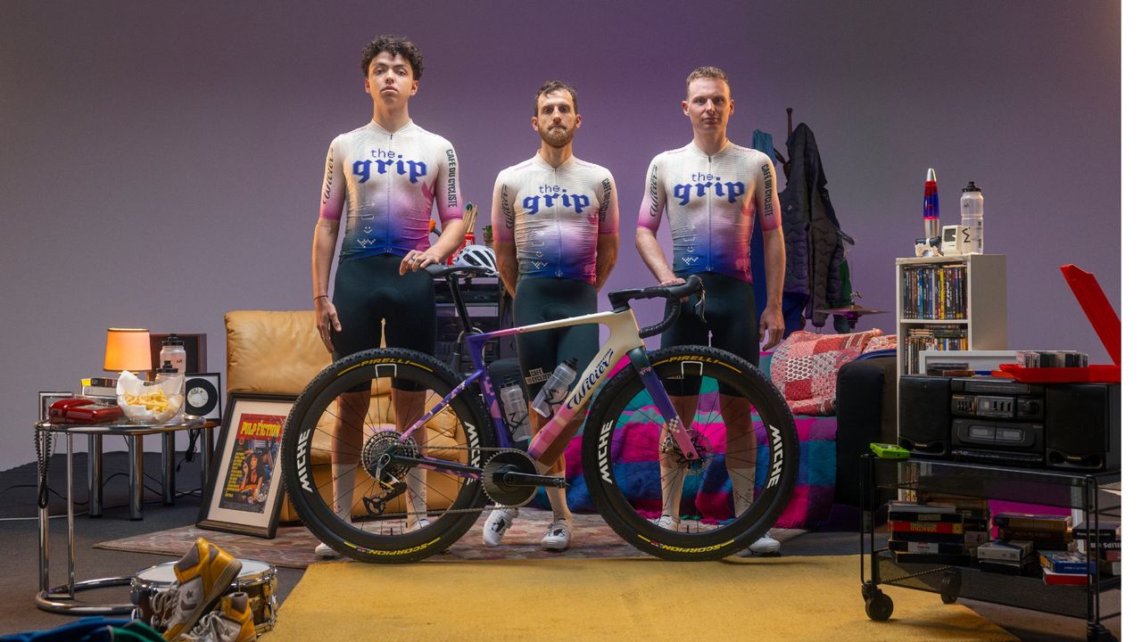 The Grip Elite Gravel Team standing behind their Wiler Rave gravel race bike 