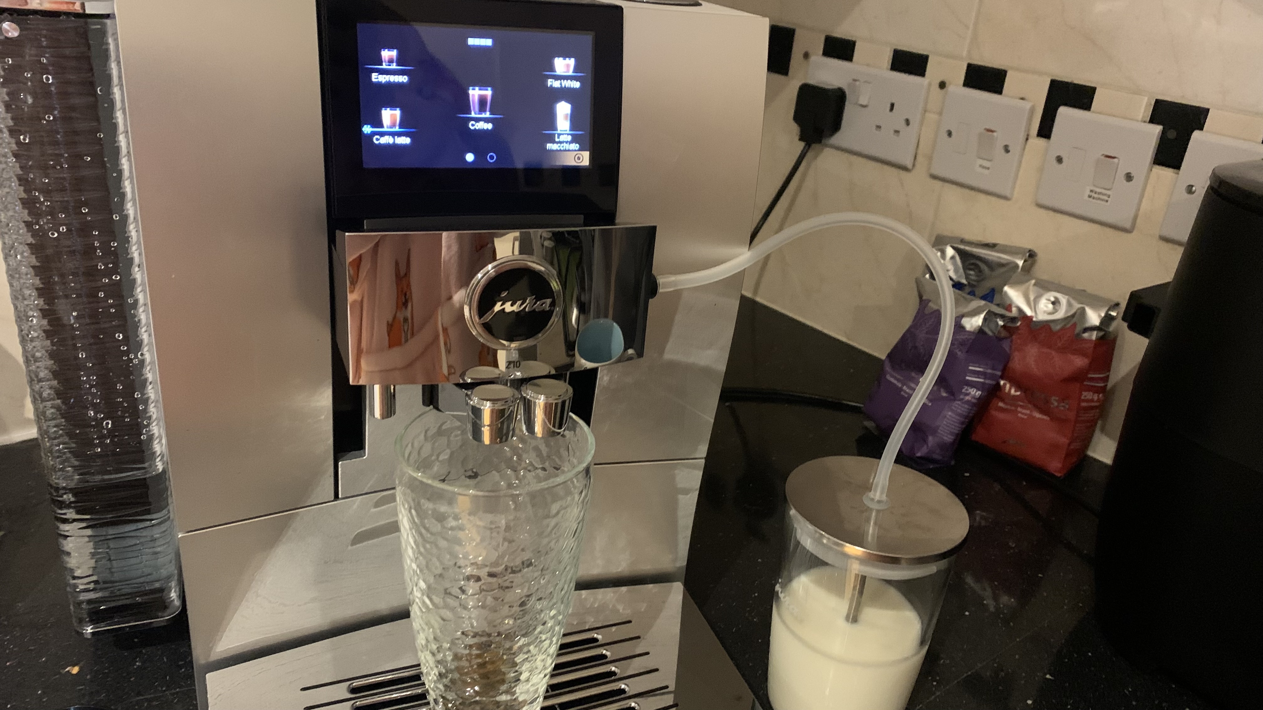 Jura Z10 with a milk container attached