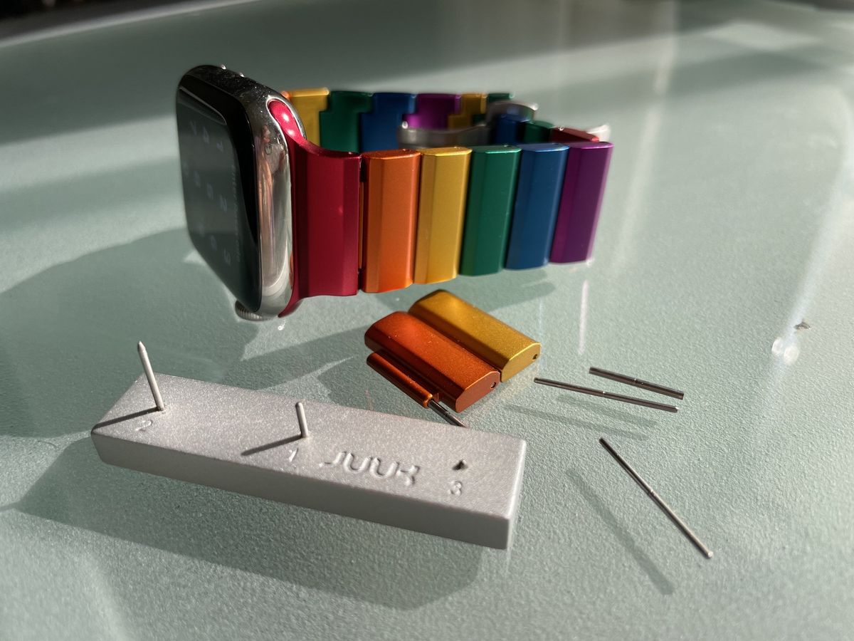 Juuk Ligero Apple Watch Band Lifestyle With Sizing Tool And Extra Links Pins