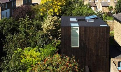 The beautifully minimal house, a simple cube located in the conservation area of De Beauvoir town in London’s Hackney