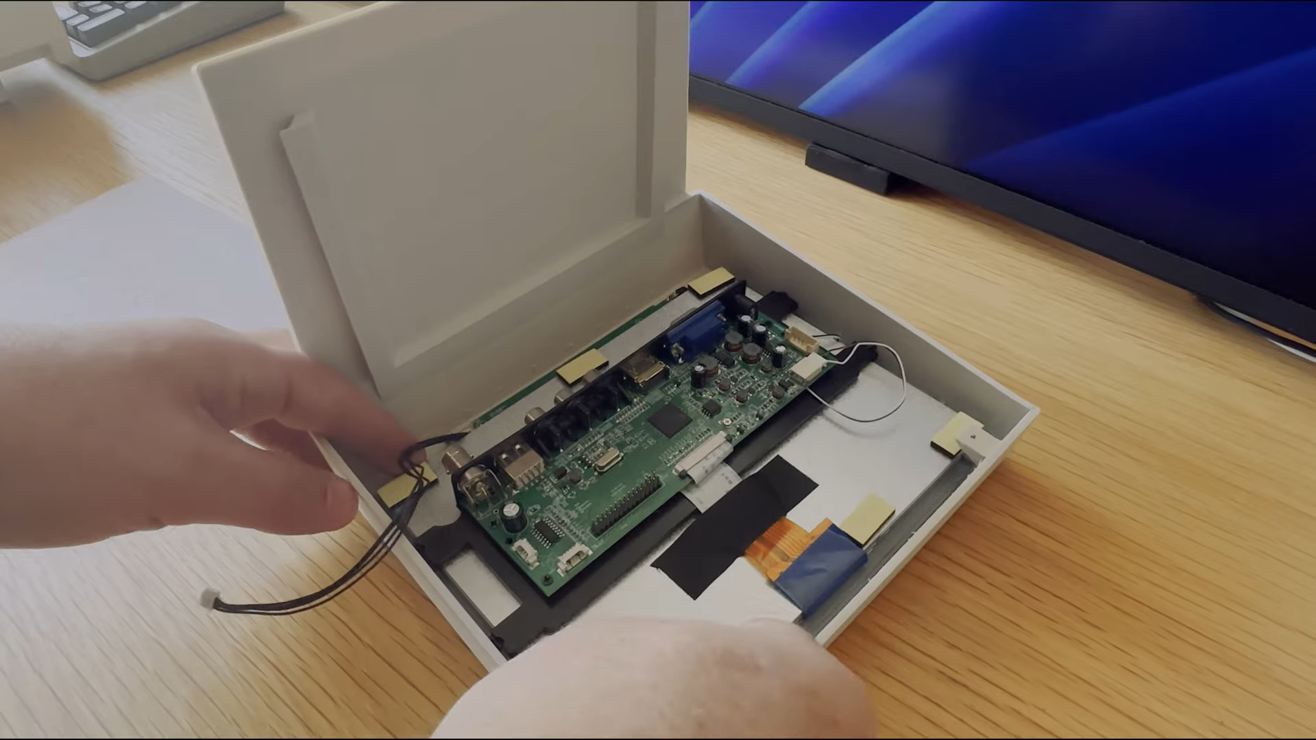 Scale sized Commodore 1084 monitor mini remake