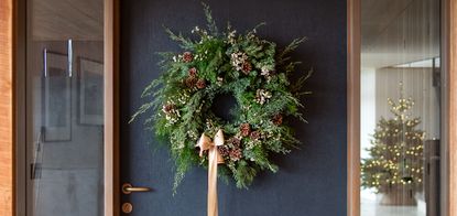 how to make a Christmas wreath