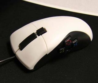 The FragFX mouse also has a zoom button and start button on top of the device.