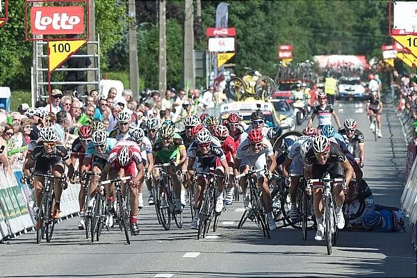 Several riders crash heavily in the sprint to the finish line.