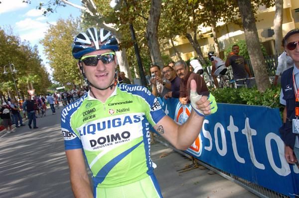 Thumbs up from victor Elia Viviani (Liquigas-Doimo).