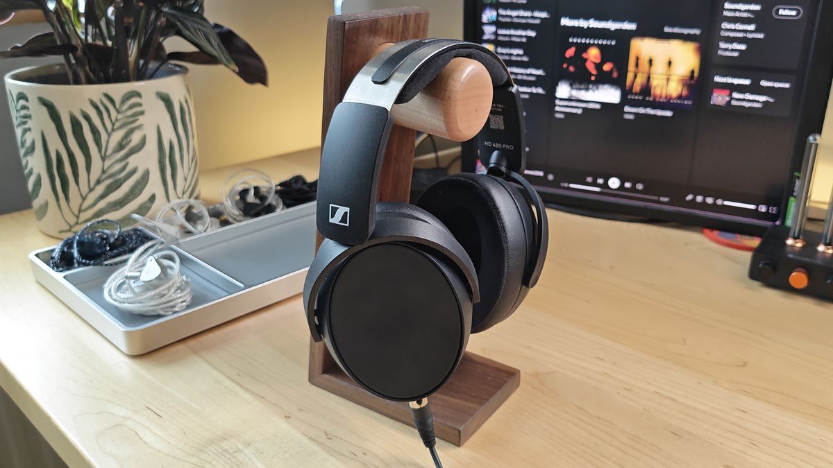 Photos of the Sennheiser 480 Pro on a light wood table top.