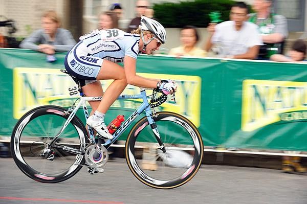 Lauren Tamayo (Team TIBCO) tried to escape from the field with less than 10 laps to go.