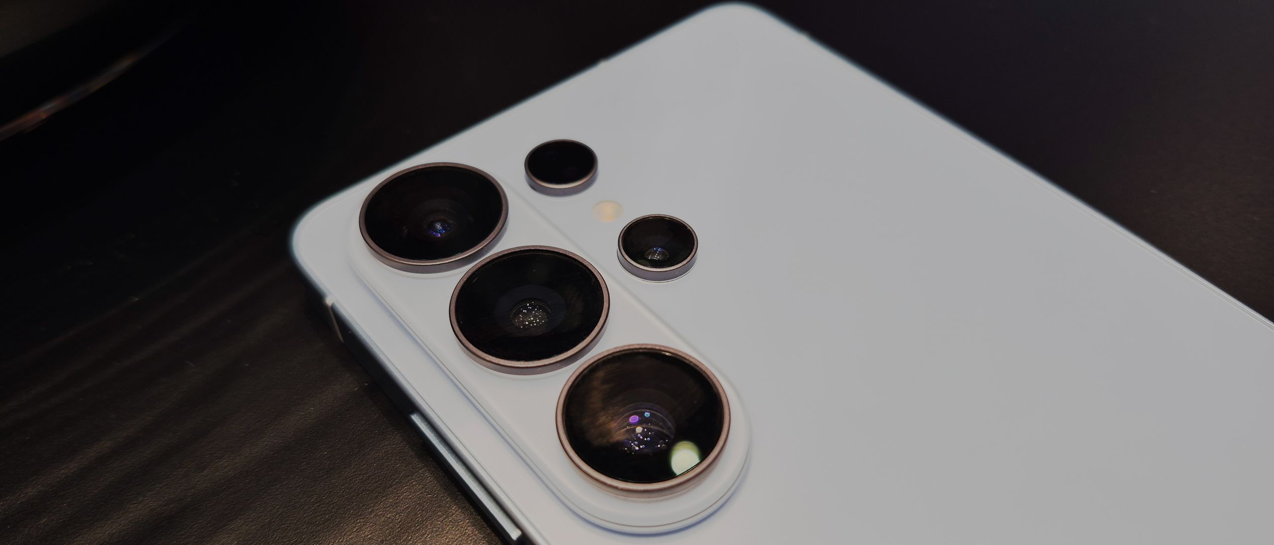 Samsung's Galaxy S26 Ultra is a big AI-powered video powerhouse - and the world's first anti-shoulder surfing smartphone