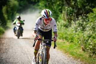 Marianne Vos (Visma-Lease a Bike) takes the rainbow jersey to victory at 3RIDES, a German round of the UCI Gravel World Series