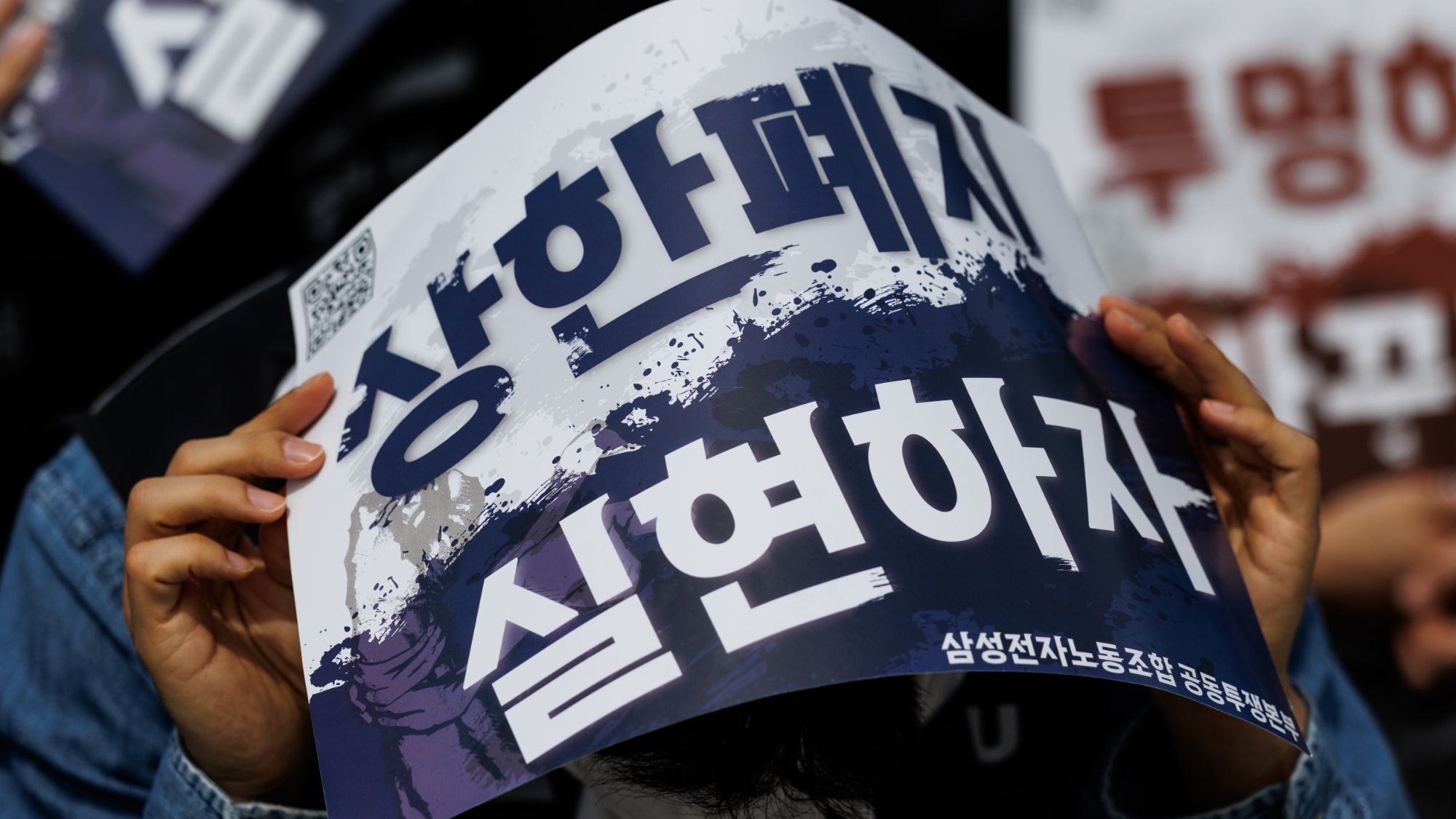 Samsung's Chip Production Cuts: What's Behind the Emergency Mode and $2 Billion Daily Losses?
