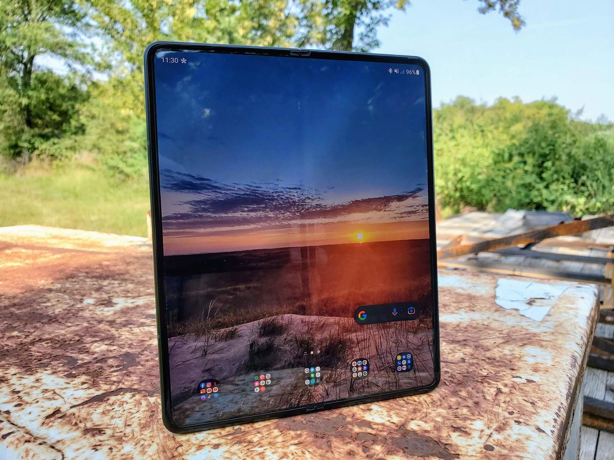 Samsung Galaxy Z Fold 3 Lifestyle