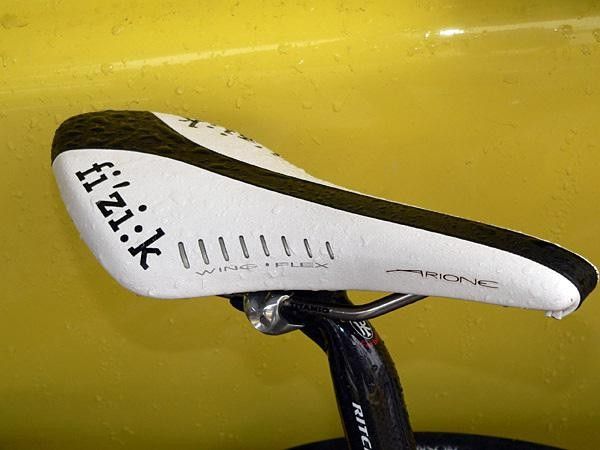 Piepoli runs a fi'zi:k Arione saddle but the nose is chopped by 15mm.
