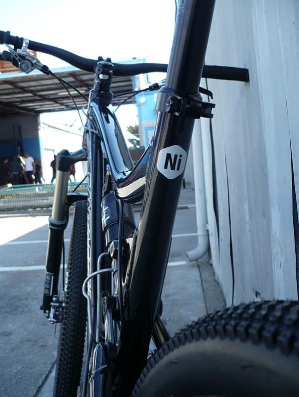 The "Ni" emblem on the seat tube reminds your riding buddies that you are on a Santa Cruz Nickel, at least for those who remember their chemistry.